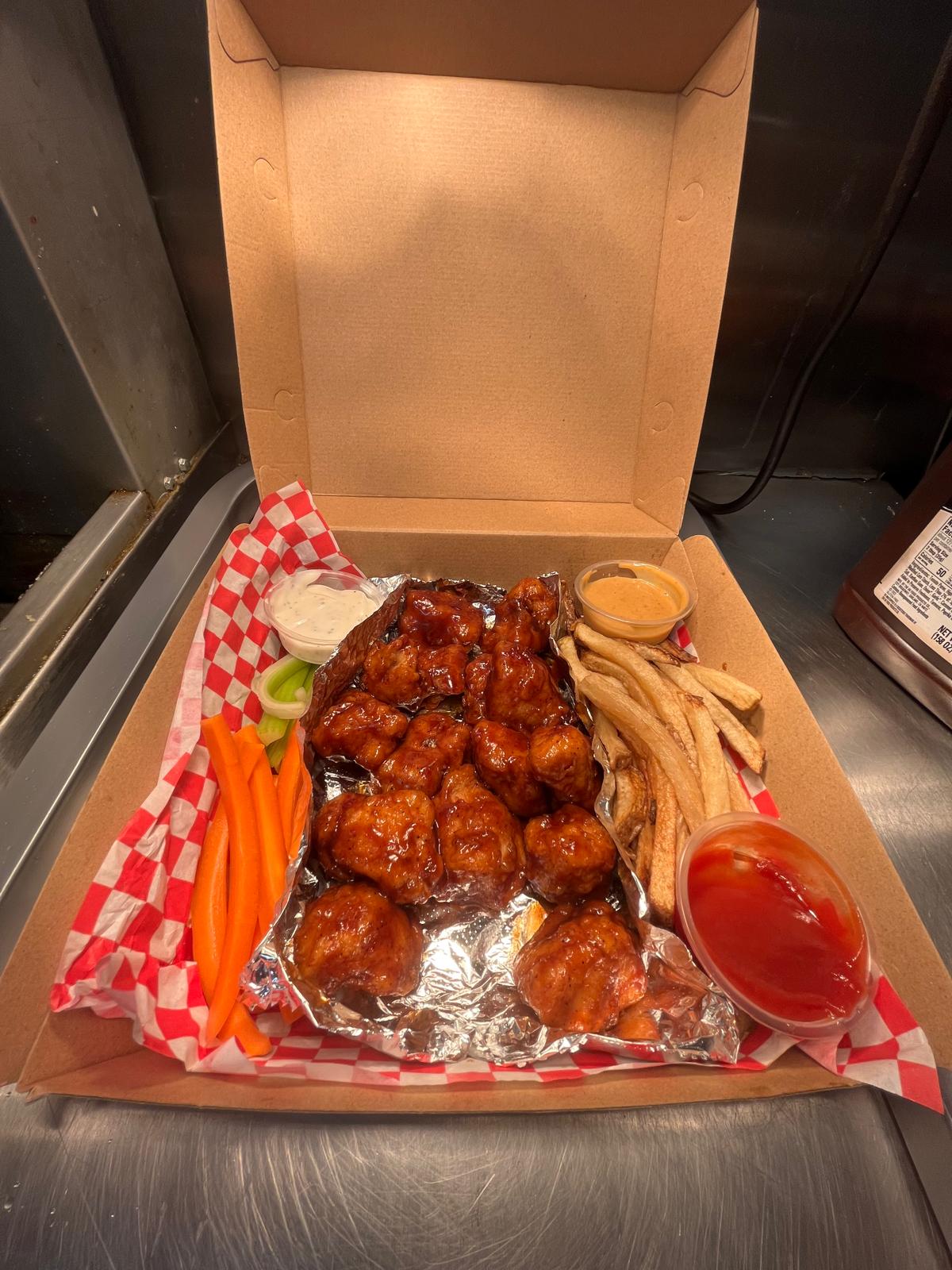 MEDIUM
15 boneless wings, fries, carrots & celery
*choose up to